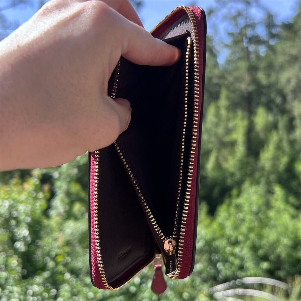 COACH Women's Medium Pebbled Leather Zip-Around Wallet Burgundy w Gold Hardware - Picture 4 of 9
